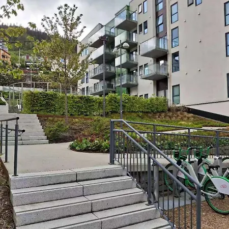 Vicken Modern In The Vibrant Waterfront דירה *