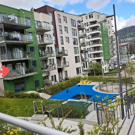 Vicken Modern In The Vibrant Waterfront דירה *