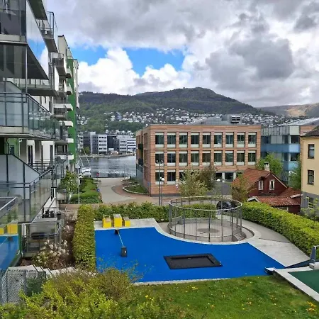 Vicken Modern In The Vibrant Waterfront דירה *