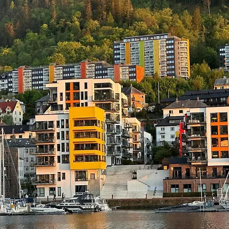 Vicken Modern In The Vibrant Waterfront *